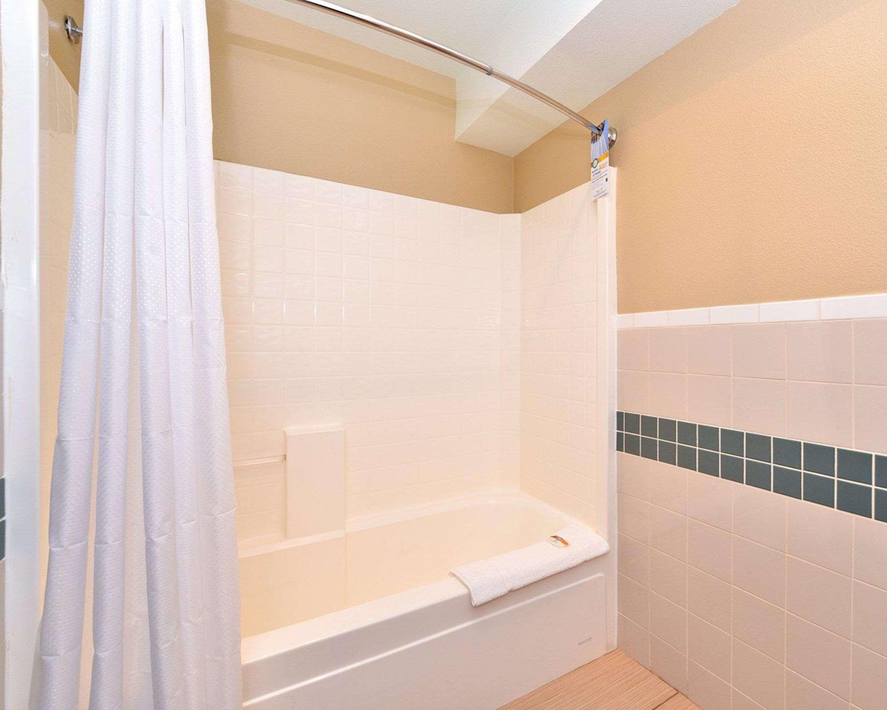 Quality Inn & Suites Tacoma - Seattle Extérieur photo